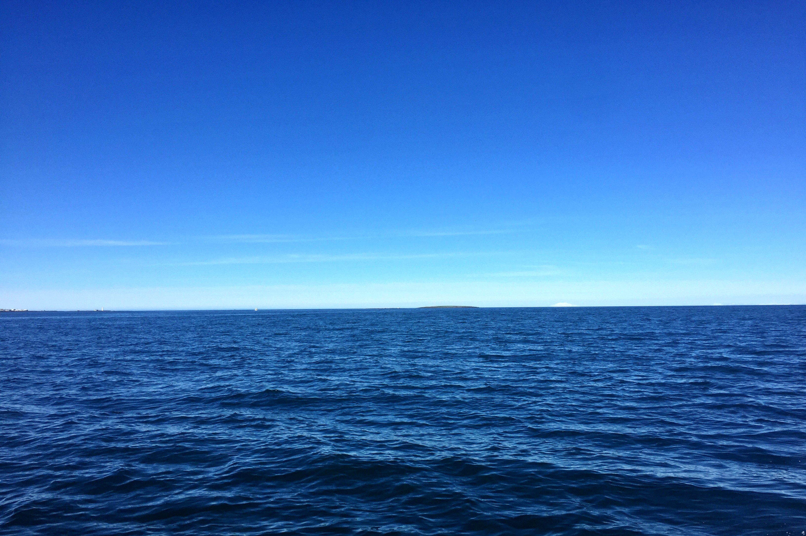 Море какое бескрайнее. Бескрайнее море. Моря и океаны. Океан. Водная гладь.